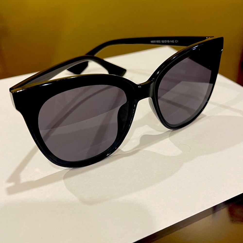 Black with Gray Lens’s Rounded Cateye